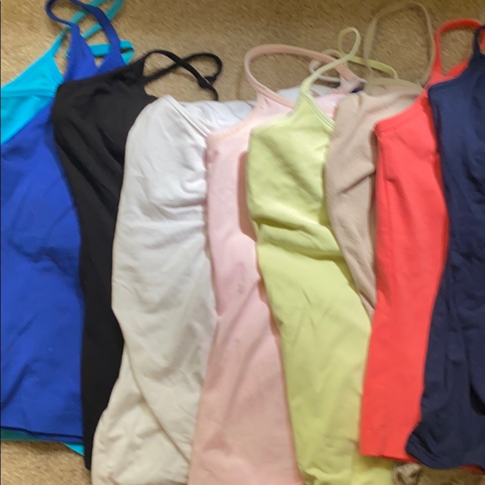 BUNDLE OF TANK TOPS